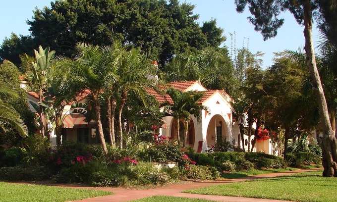 Indian Beach Sapphire Shores House | The BRYSON-CRANE HISTORIC RESIDENCE c. 1925, for the 2024 Sarasota Winter Season