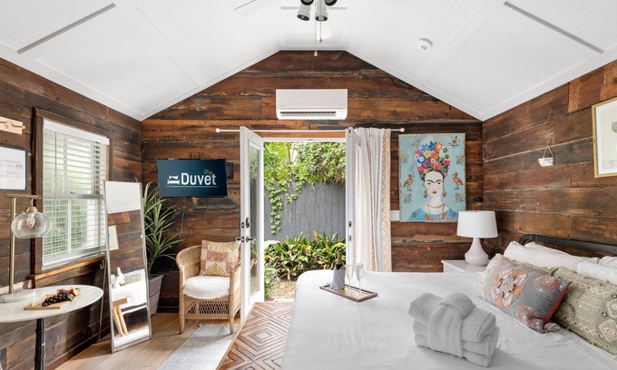 Downtown Charleston Cottage | The Bungalow | Only 1 Block from King