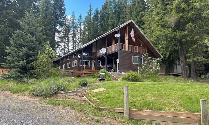 Clearwater County House | The Cabin at Cardiff Spur