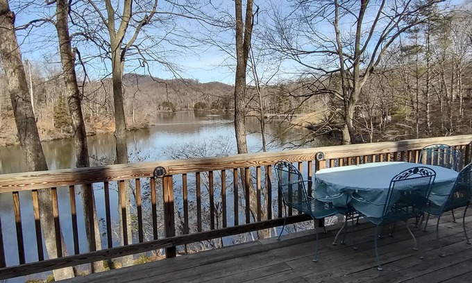 Madison Cabin | The Cabin at the Lake