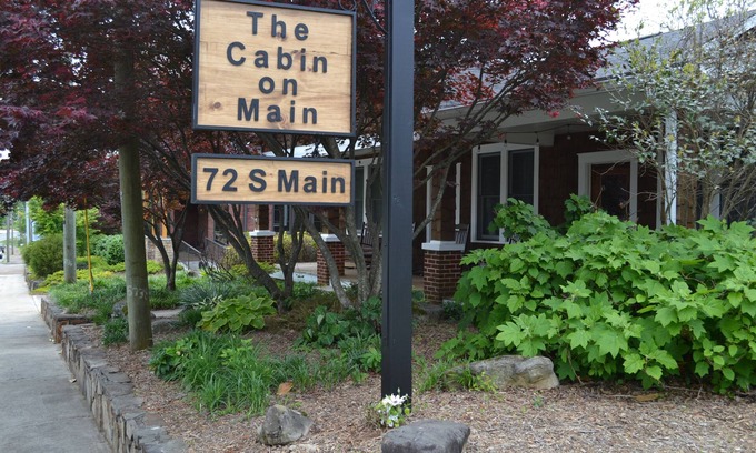 Jasper House | The Cabin on Main. Fully furnished home on Main St in downtown Jasper.