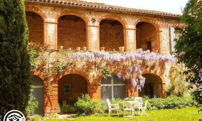 Cahors Old Town Apartment | The Cahorsin garden
