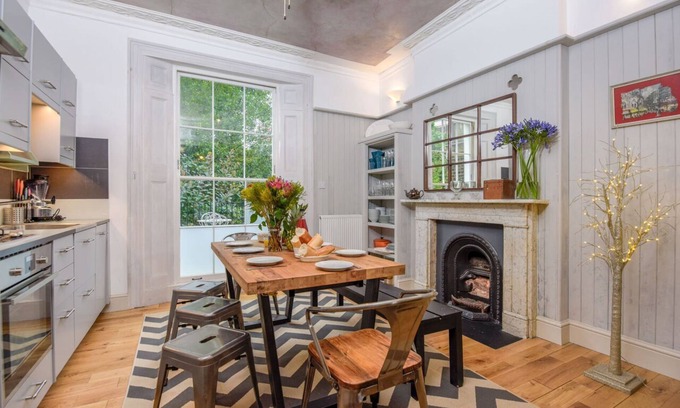 Camden Town House | The Camden Chic Townhouse - accommodates 14 guests in vibrant Camden Town