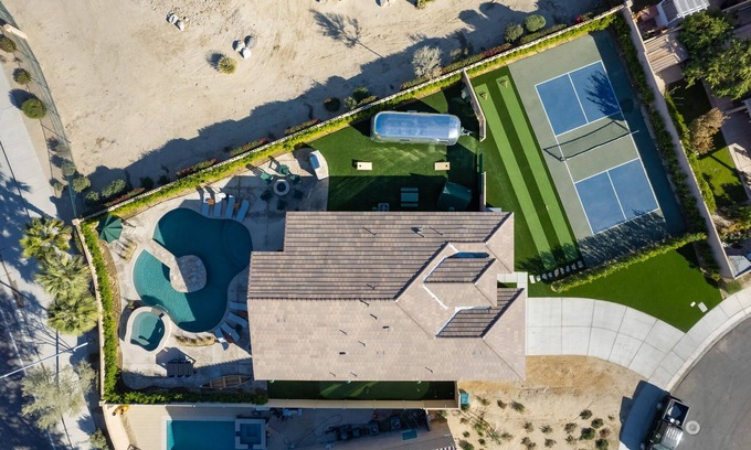 Coachella House | The Camp - Private pickleball court and pool close to festivals/golf