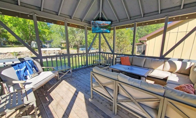 Wahpeton House | The Canal Cottages off West Lake Okoboji