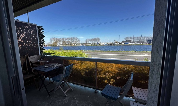 Ouistreham Apartment | The canal lighthouse, private garden