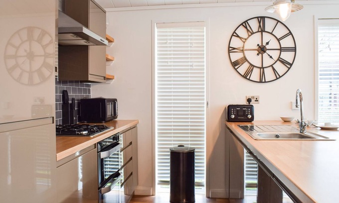 Carnon Downs Cottage | The Carnon Downs Caravan and Motorhome site is the ideal base to explore the beauty of Cornwall.