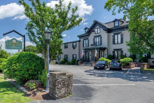 Middletown Hotel | The Carriage House Inn Newport