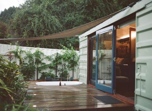 Closeburn Villa | The Carriage - Outdoor Private Bath