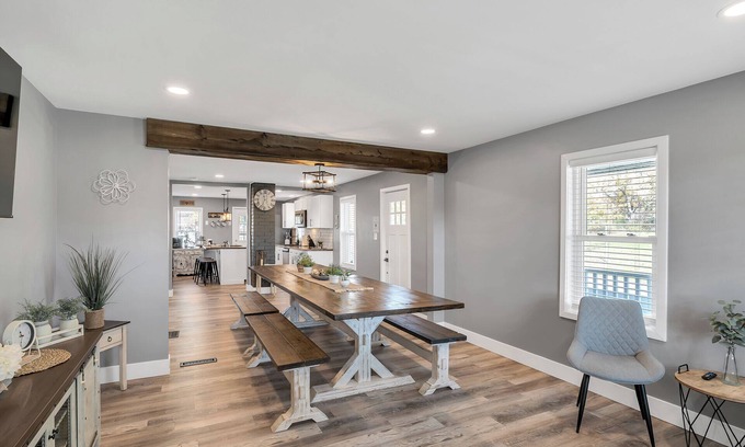 Kings Mills House | The Cartridge House - Sleeps 16 - Kings Island, Great Wolf, Spooky Nook & More