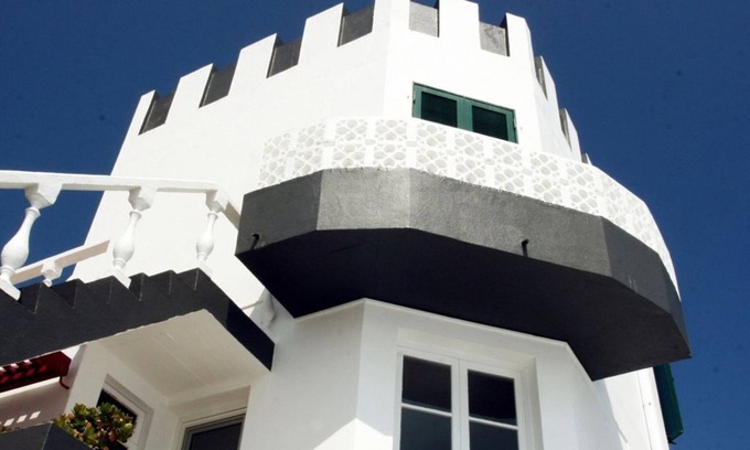 Vila Franca do Campo Villa | The Castle Palmeira- category Building Mansion - Close to marina and beach