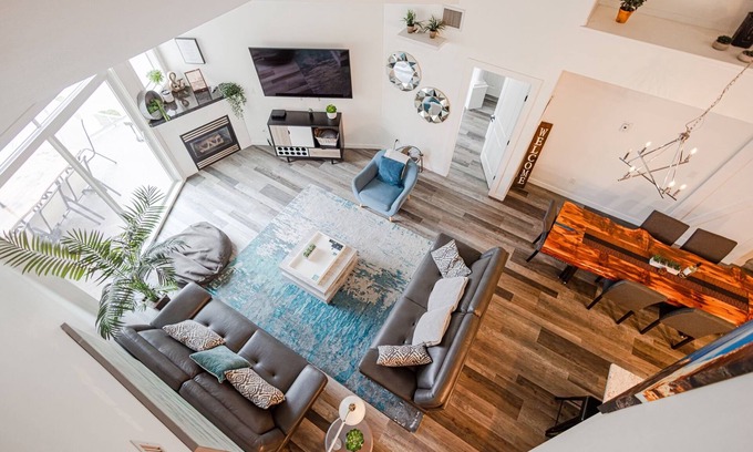 North End Condo | “The Cathedral” luxury penthouse loft with lakeview. Downtown, pool and hot tub.