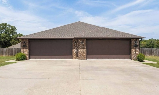 Barling House | The Chaffee Cottage - near ACHE, Fort Chaffee, and Rogers Avenue