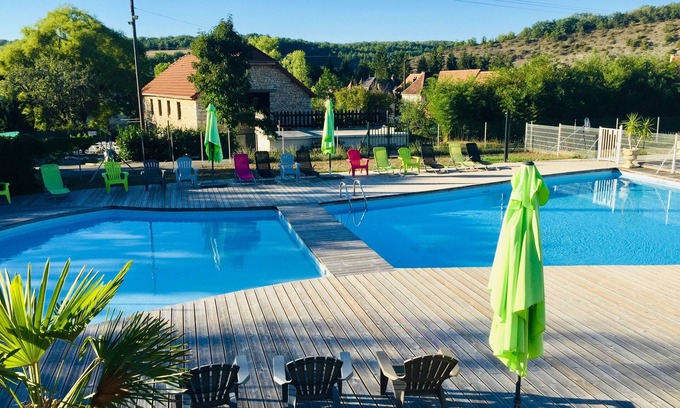 Frayssinet Ski Chalet | the chalets are on a hill N3
