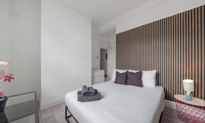 Euston Apartment | The Chalton Funk-Kings Cross!