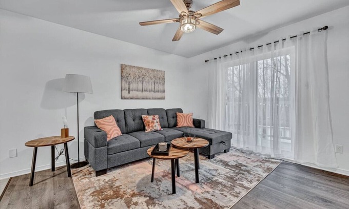 Gatineau Apartment | The charming 3 bedroom with a river view