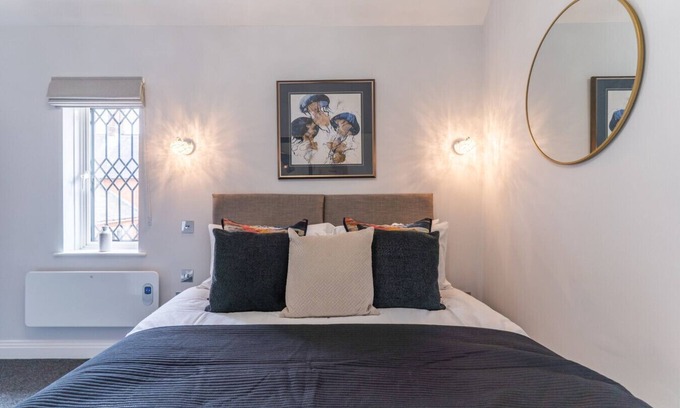 New Forest District House | The Charming Redwood Escape, New Forest