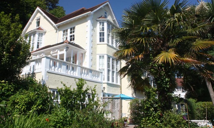 Torquay Bed & Breakfast | The Charterhouse