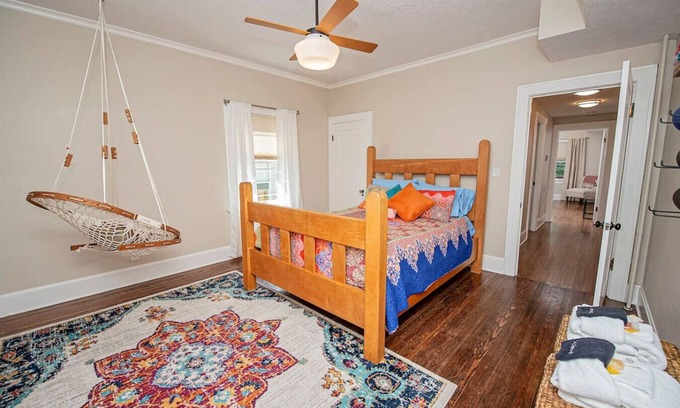 Rountree House | The Cherry St House [Main Floor]-No Cleaning Fee