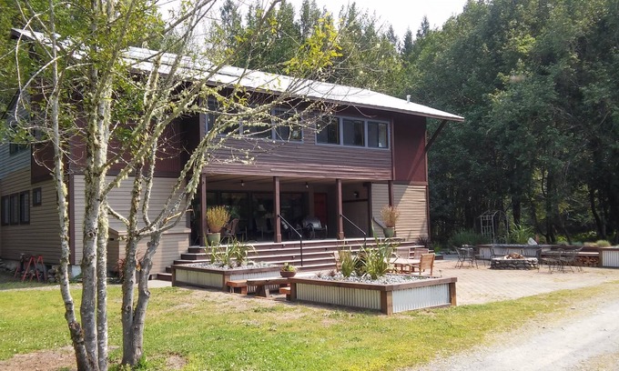 Brookings House | The Chetco River Inn-SECLUDED River Frontage-36 acres-Swim,Fish,Family Fun