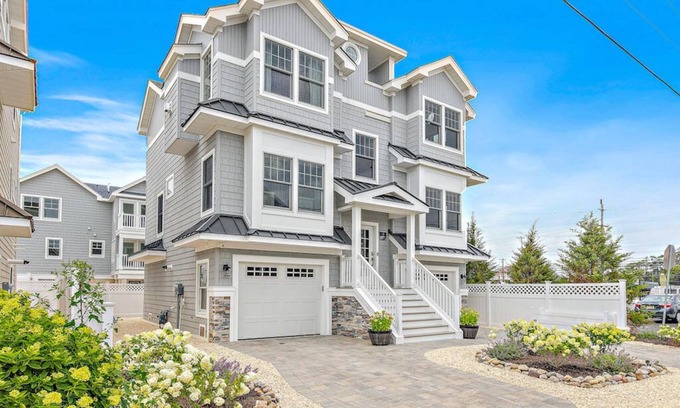 Beach Haven Gardens House | THE CHLOÉ beach haven gardens - 5BR Luxury Rental - Oceanside