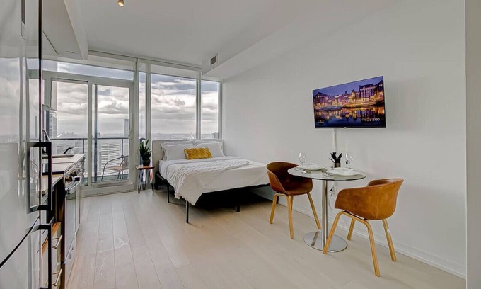 Garden District Hotel | The Cityscape by Instant Suites | PentHouse Unit