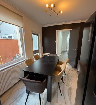 Northampton House | The Clare Court 6BR Luxe Retreat