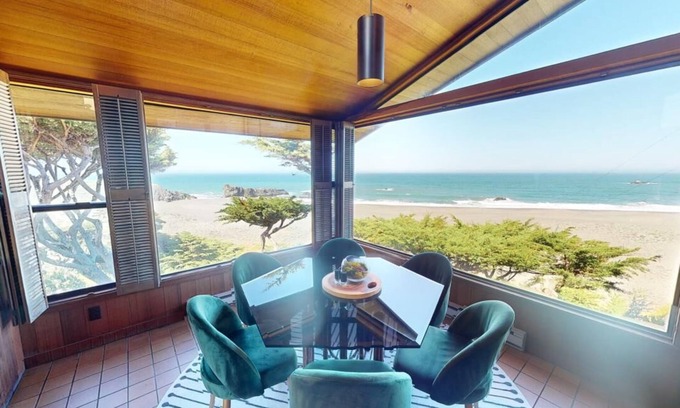 Bodega Bay House | The Cliff House: Panoramic Oceanfront Views by Famed Architect Carson Bowler.