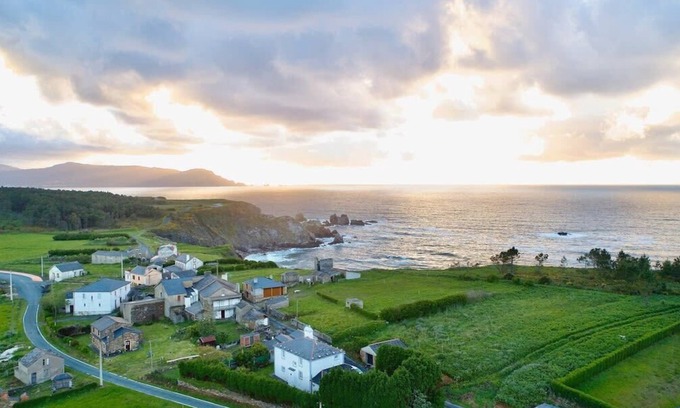 Loiba House | The Cliffs - Picon Seaside Cottage
