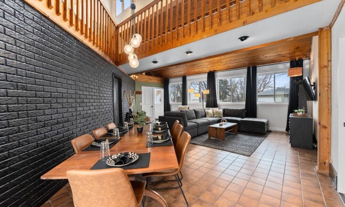 Sioux Falls House | The Clubhouse | Airy | Fun | Centrally Located