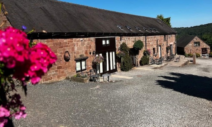 Froghall Cottage | The Coach House - 2 Bedroomed barn conversion