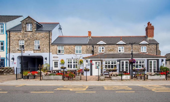 Pembroke House | The Coach House Hotel