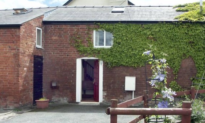 Canon Pyon Cottage | THE COACH HOUSE, pet friendly, with a garden in Canon Pyon