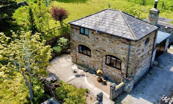Llanasa Cottage | THE COACH HOUSE, romantic, character holiday cottage in Trelawnyd