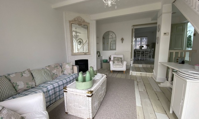 South Norwood House | The Coach House, Three Bedrooms, Off Street Parking, Beautiful Views