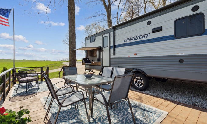 Langworthy RV Rental | The Coastal Conquest Camper Rental, located on Silver Lake in Delhi, IA
