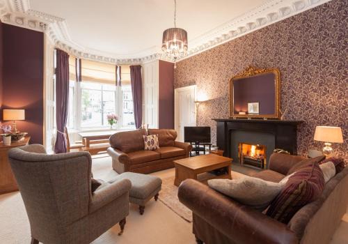Haymarket Apartment | The Coates Gardens Residence