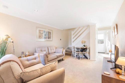Skipton House | 'The Cobbles' - central, stylish, garden, views