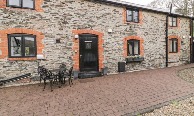 Corwen Cottage | THE CORN STORE, pet friendly, character holiday cottage in Carrog