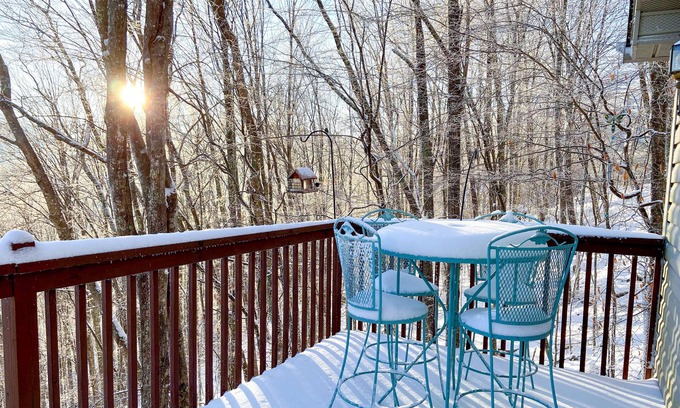 Beech Mountain Cottage | The Cottage at Coffey-7 min to Skiing, Cozy Fireplace, Expansive Mountain Views