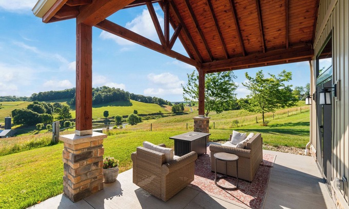 Sugarcreek Cottage | The Cottage at Heritage Hill