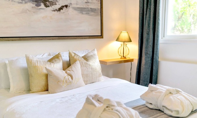 East Hill Cottage | The Cottage at Pottery Manor