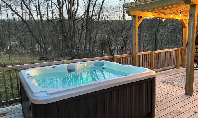 Damascus House | The Cottage at Willow Tree Retreat Damascus, Va