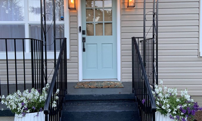 Greenville House | "The Cottage" - Charming Home, walking distance to Downtown Greenville!