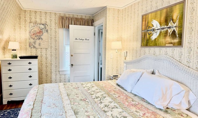 Bar Harbor Apartment | The Cottage Room - Lafayette Inn Bar Harbor