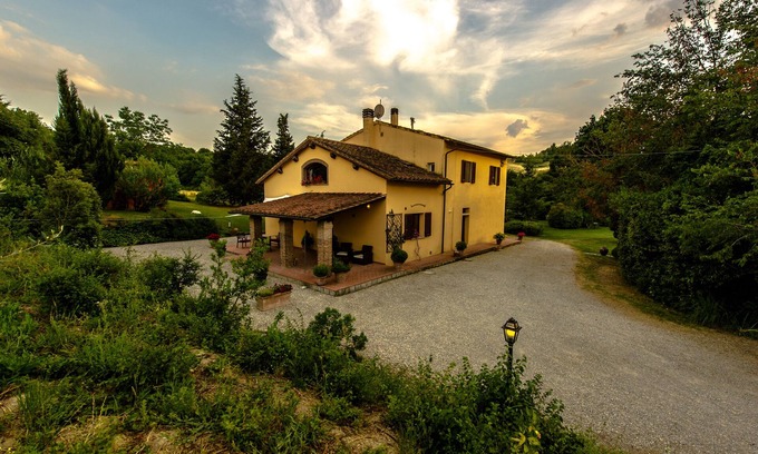 Empoli House | The country house in the middle of a small valley verde'La home of the elms'
