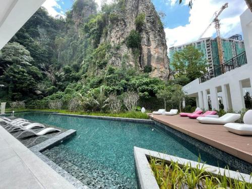 Hulu Kinta Apartment | The COVE at Ipoh Garden East 7 PAX Cozy Fully Air-CON