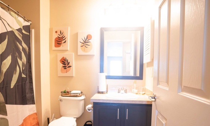 Easton Apartment | The Cove ( less than a minute from Easton town center )