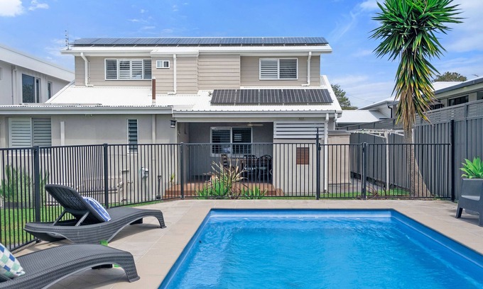 Caves Beach House | The Cove - Pet Friendly Retreat With Ocean Views Moments to Beach.