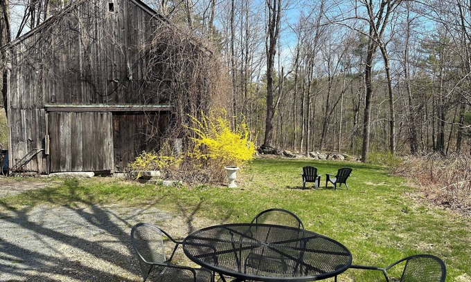 Fitzwilliam Apartment | The Covey House 2BR Apt